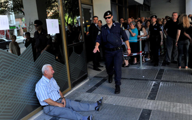 Grèce : «Le retraité qui pleure» va recevoir l'aide d'un riche australien