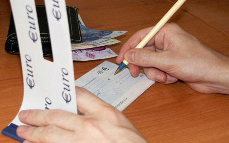 Il reçoit un chèque de... zéro euro et dix centimes