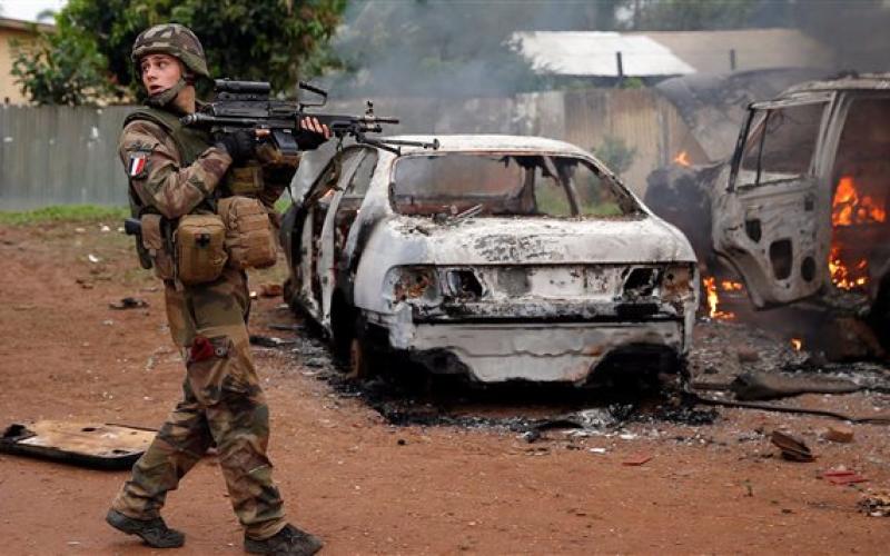 La Centrafrique va poursuivre des militaires français après les soupçons de viols sur des enfants