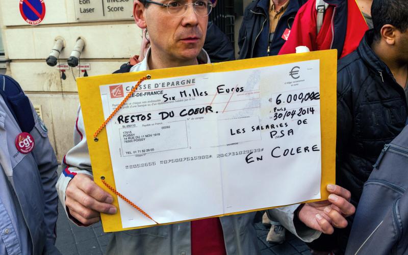 PSA Trémery : les salariés remettent leur prime de participation aux Restos du cœur