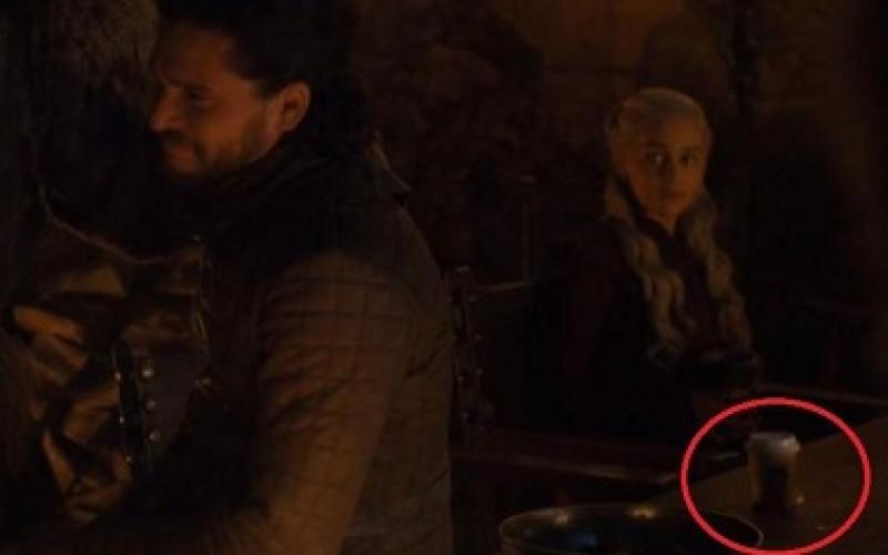 Quand un gobelet Starbucks est oublié dans une scène de Game of Thrones