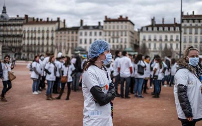 Étudiants infirmiers : les blouses blanches en colère