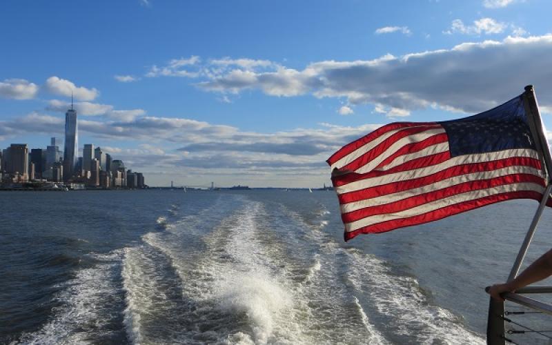 Une partie coquine à trois prend l'eau