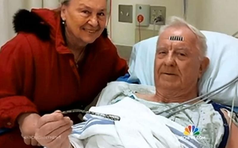 51 ans avec un clignotant dans le bras gauche