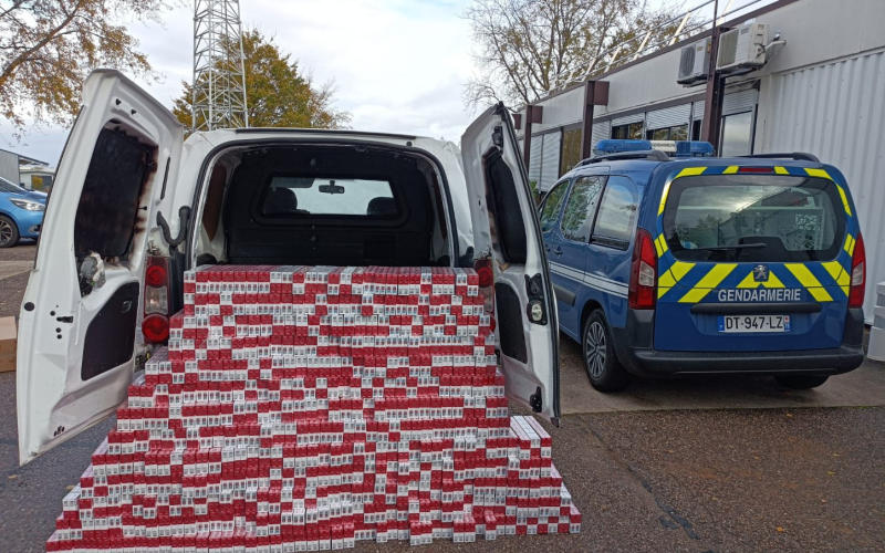 A31 : arrêté avec 450 cartouches de cigarettes