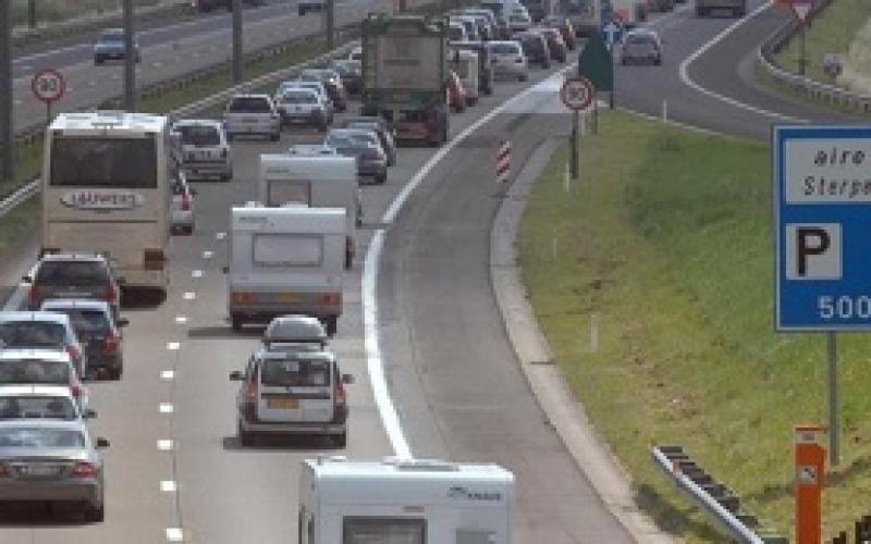 Bonne nouvelle pour les frontaliers qui transitent entre la Belgique et le Luxembourg : l'autoroute E411 rouvre aujourd'hui ! 