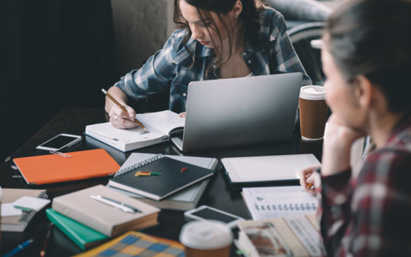 Covid-19 : un "chèque de soutien psychologique" pour les étudiants