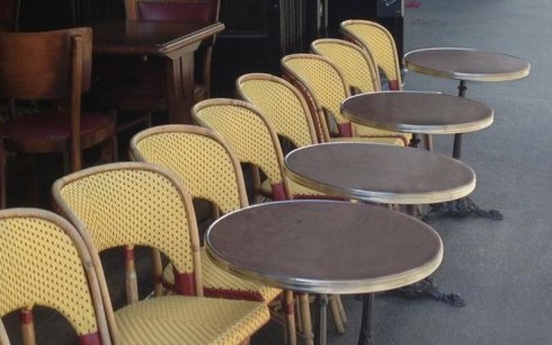 Covid-19 : un plan de réouverture en trois étapes pour les bars, restaurants et hôtels  