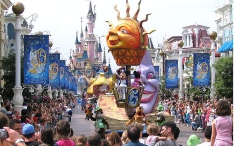 Des familles américaines louent des handicapés à Disney