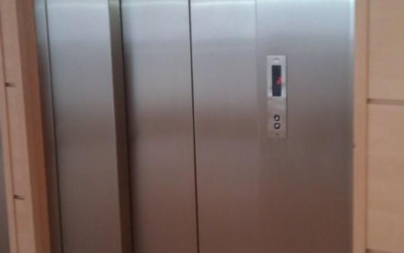 Deux femmes blessées après la chute d'un ascenseur