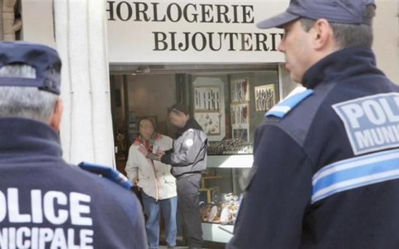 Forbach : des braqueurs passent par le plafond pour voler une bijouterie