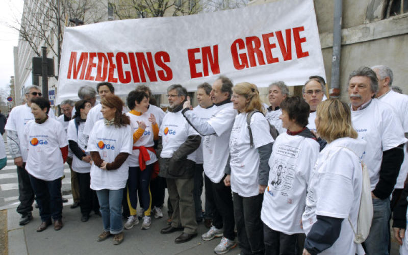 Grève des médecins : entre 20 000 et 40 000 personnes rassemblées à Paris