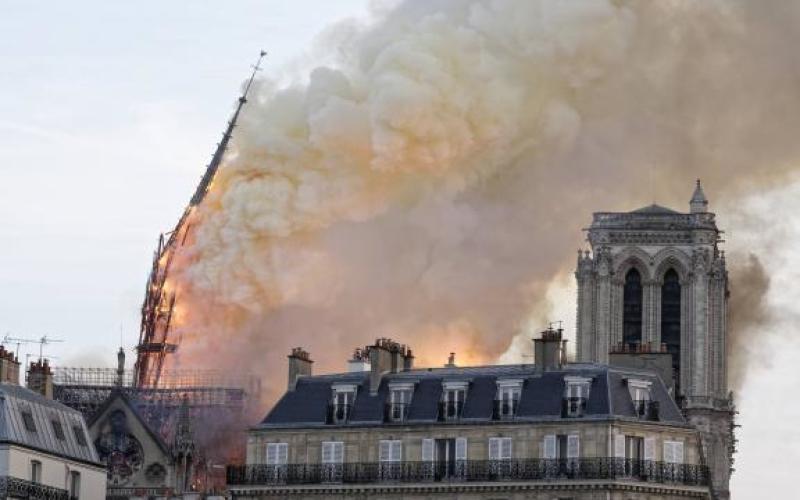 Jarny : l'entreprise Le Bras Frères qui montait l'échafaudage autour de la flèche de Notre-Dame de Paris, «exclu toute responsabilité»