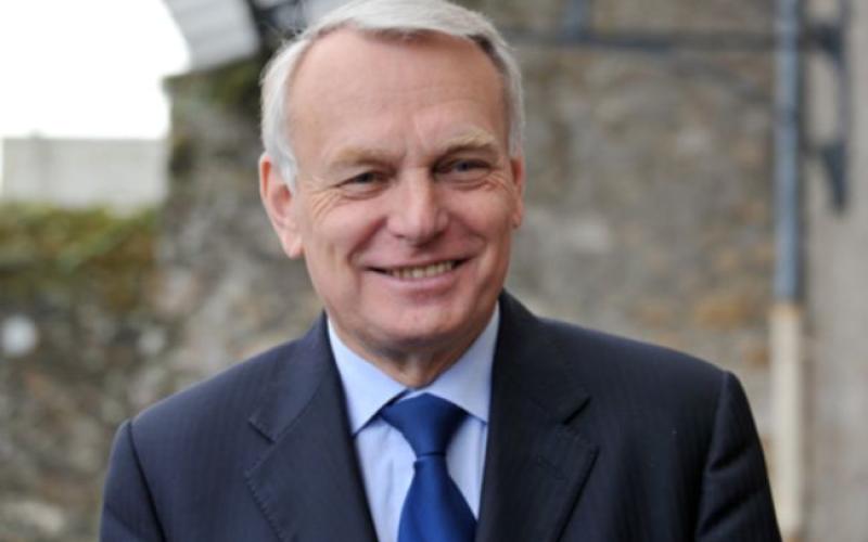 Jean-Marc Ayrault suspend l'écotaxe