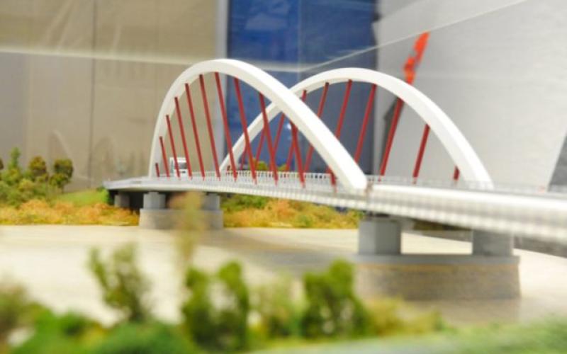 Le pont de Rapilly avance sur la Moselle