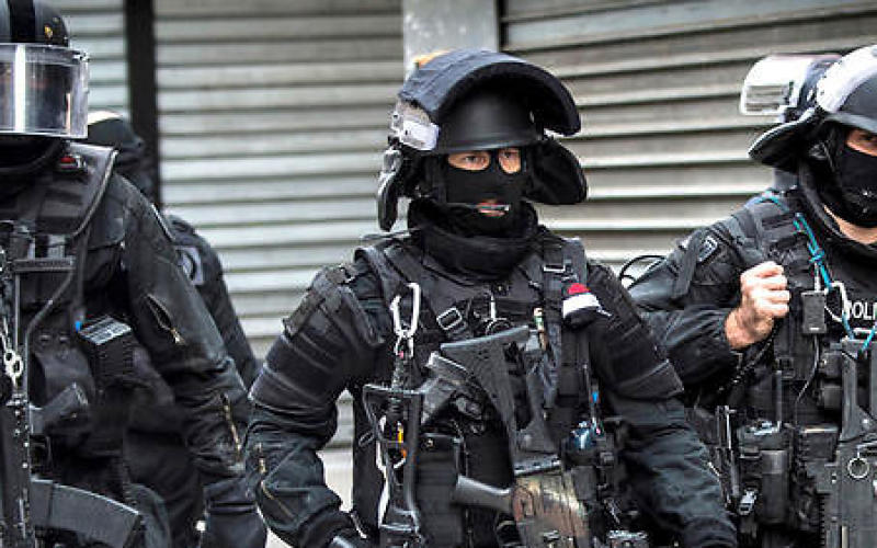 Les hommes du RAID poursuivent leur entraînement à Thionville