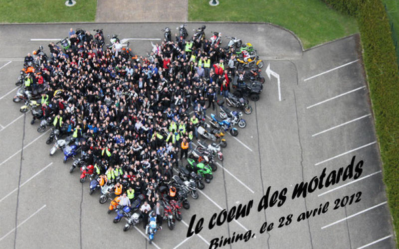 Les motards lorrains arrivent avec leurs roses pour la bonne cause !