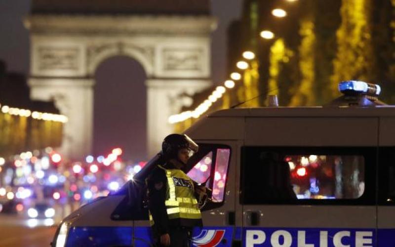 (MAJ) Paris : Fusillade sur les Champs Elysées - 1 policier tué - 2 blessés - assaillant abattu