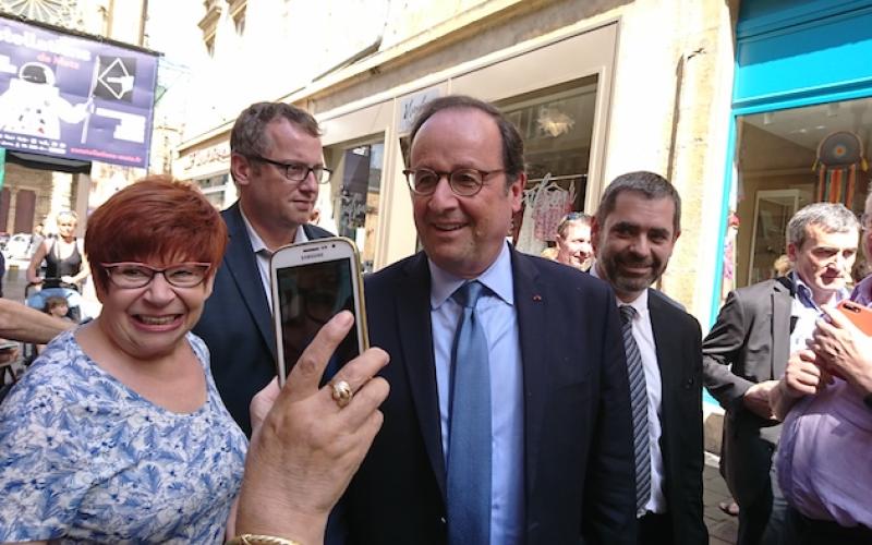 Metz : François Hollande en dédicace pour son livre " Les leçons du pouvoir"