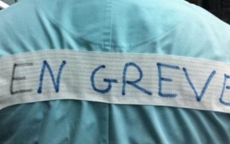 Metz : manifestation des personnels soignants devant l'Agence Régionale de Santé