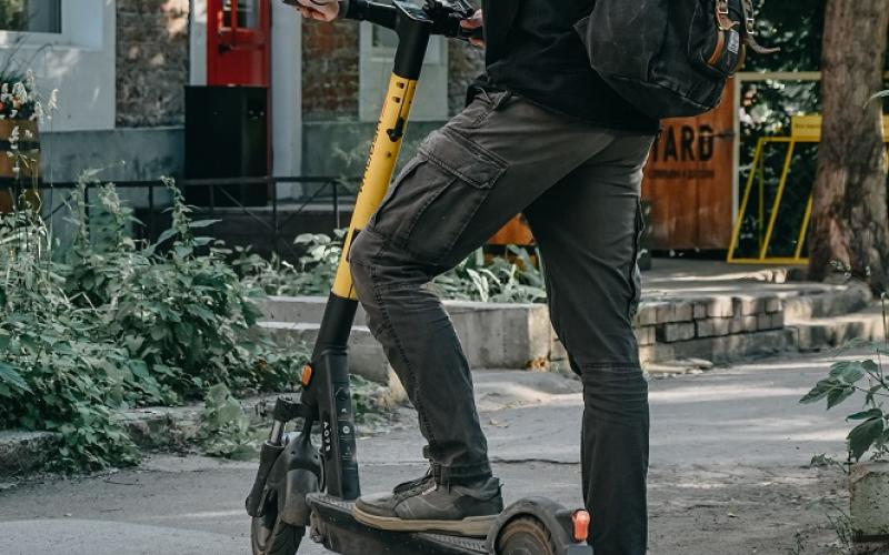 Metz : un jeune lancé à près de 100 km/h en trottinette dans la rue !