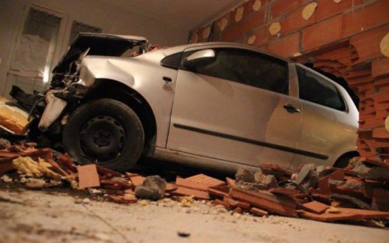 Moselle-Est : une voiture décolle et finit dans un salon