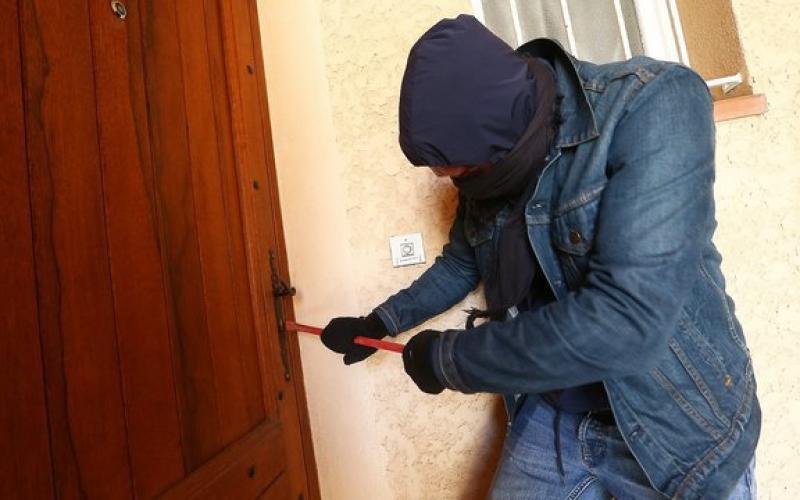 Moselle : une femme se réveille avec un cambrioleur dans sa chambre