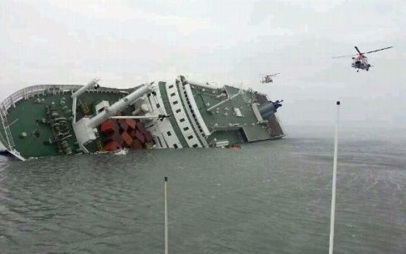 Naufrage du Sewol : au moins 2 morts et plus d'une centaine de disparus