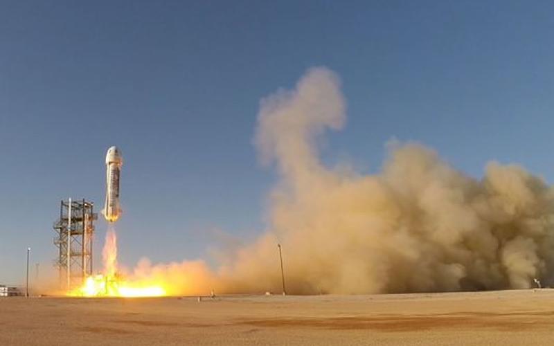 Pari fou : Elon Musk veut envoyer deux touristes autour de la Lune fin 2018 !