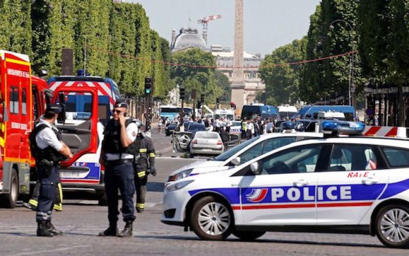 Paris : nouvelle attaque à la voiture bélier sur les Champs Elysée