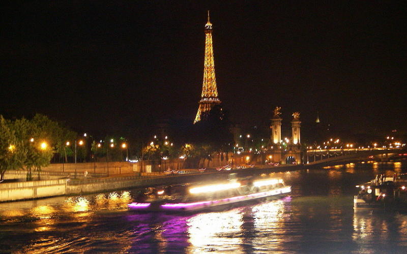 Paris : plusieurs survols illégaux de drones