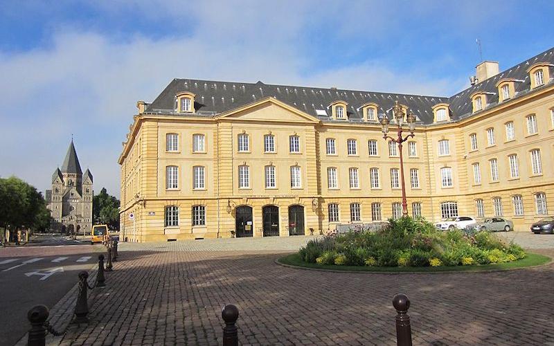 Préfecture de Metz : elle menace de se suicider