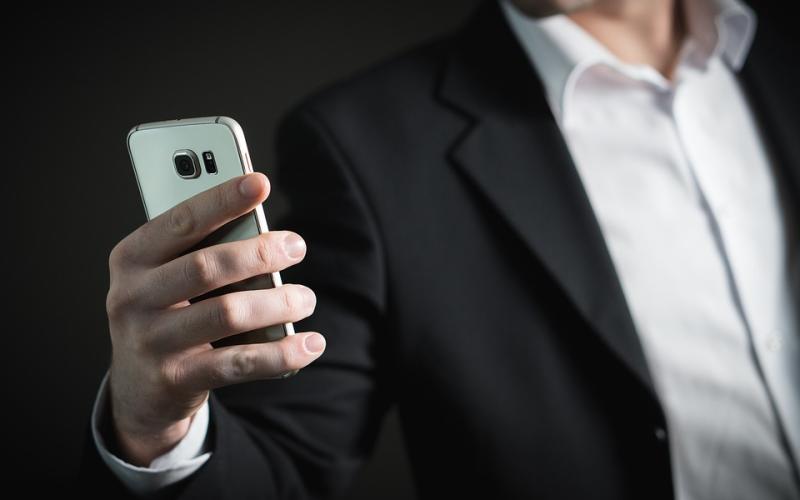 Prévention routière : 90% des usagers utilisent leur smartphone au volant !