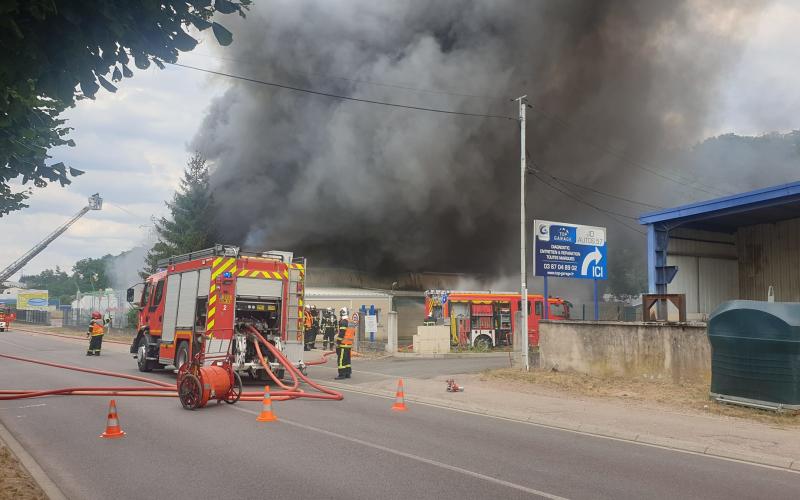 Saint-Avold : l'entrepôt de Prolians Guermont Weber, détruit par le feu