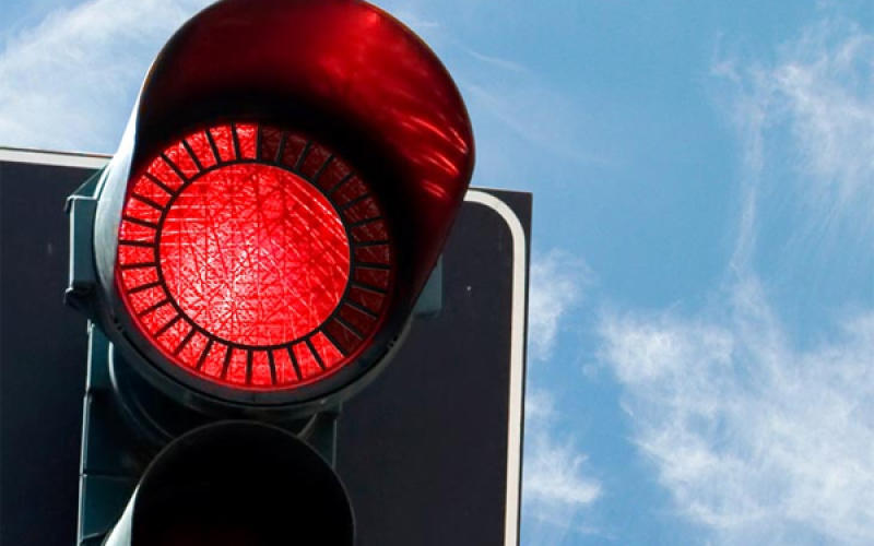 Un feu tricolore têtu