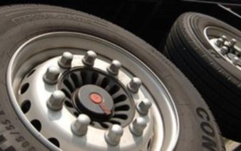 Un homme tué suite à l'explosion d'un pneu de son camion