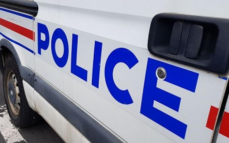 Un policier use son arme de service et stoppe un trafiquant