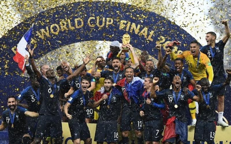 Une heure de bain de foule et la Légion d'honneur pour les Champions du Monde !