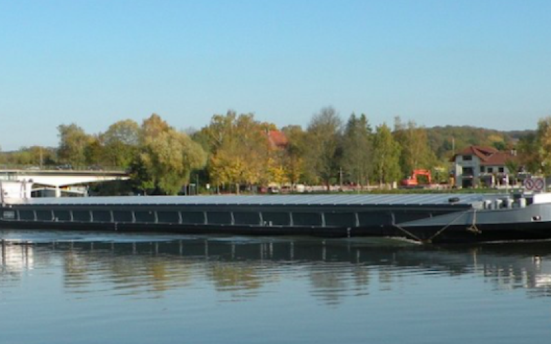 Une péniche percute un pont SNCF à Thionville 