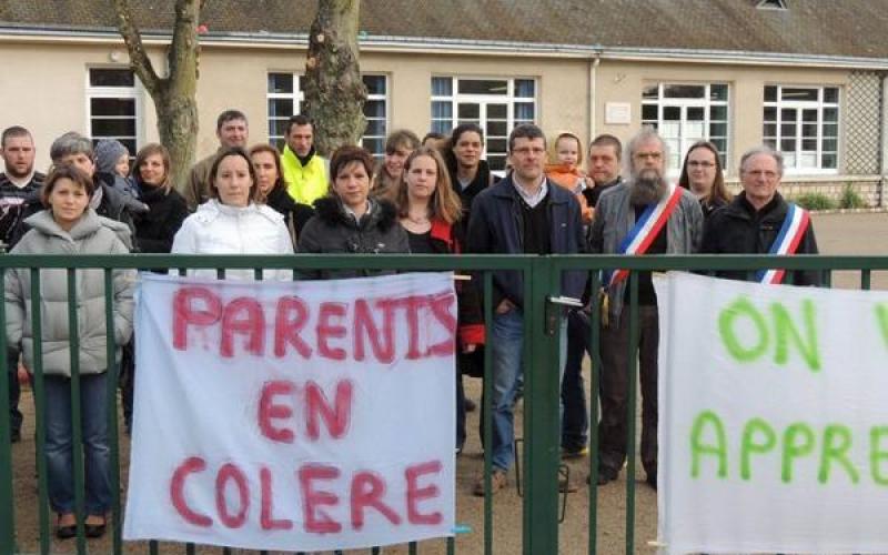 Vosges : des parents d'élèves en colère bloquent une école