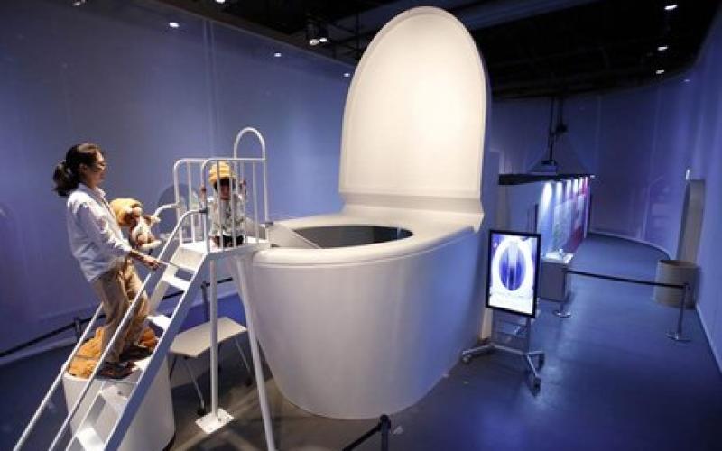 Voyage au centre... des toilettes