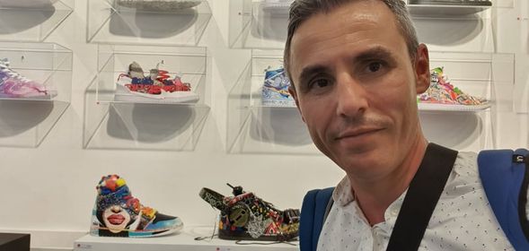 Angevillers : il customise des baskets et les expose à Paris !
