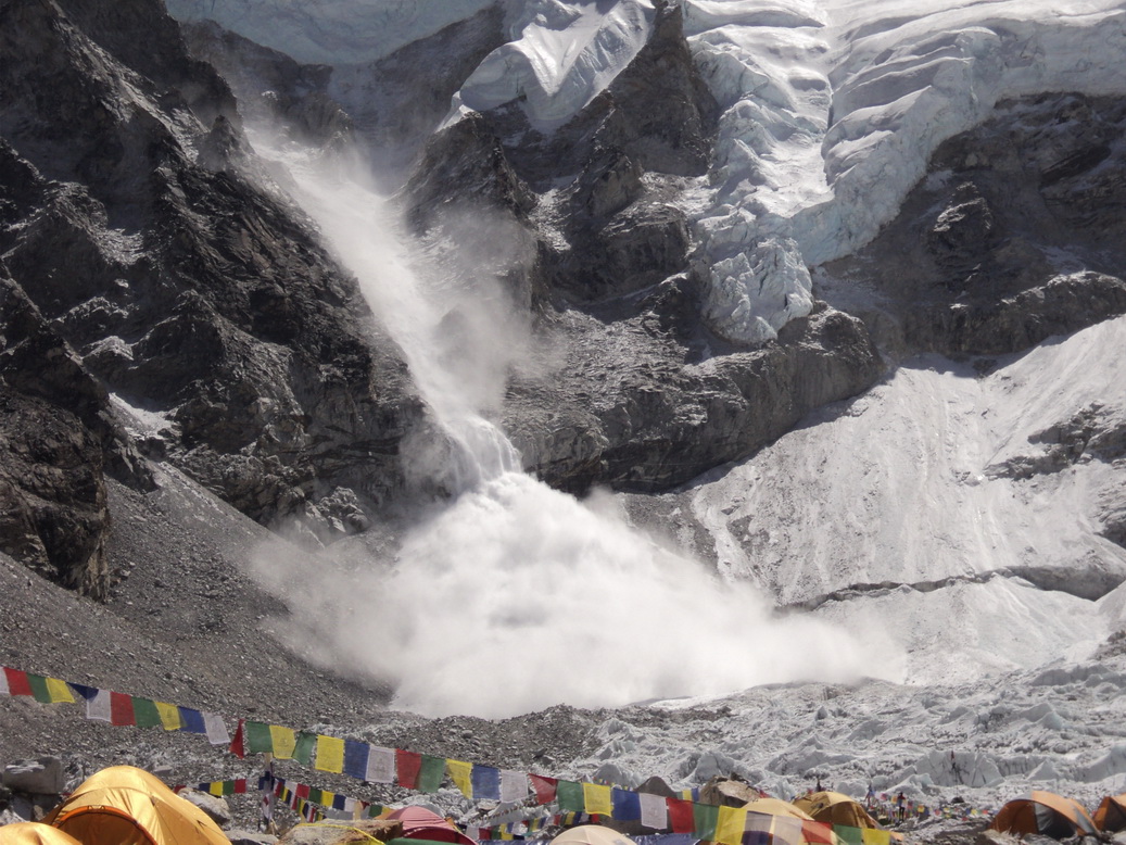 Avalanche dans l'Everest : 12 guides tués