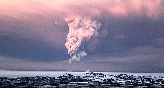 Aviation : un volcan interdit le trafic aérien en Islande