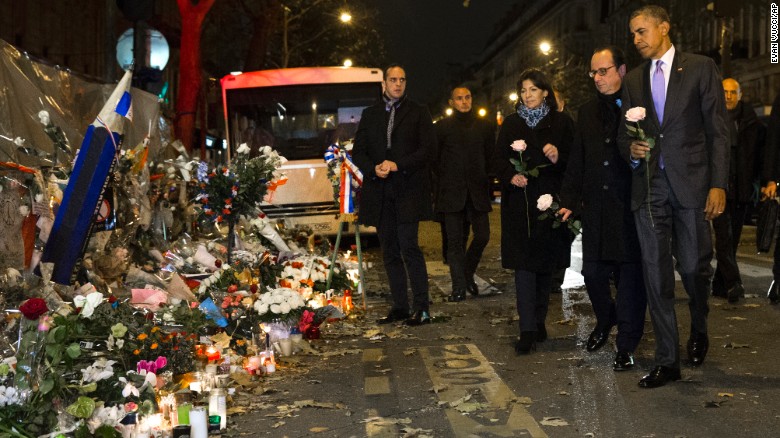Barack Obama s'est recueilli cette nuit devant le Bataclan