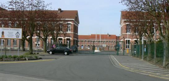 Belgique: un homme armé s'attaque à une caserne près de Namur