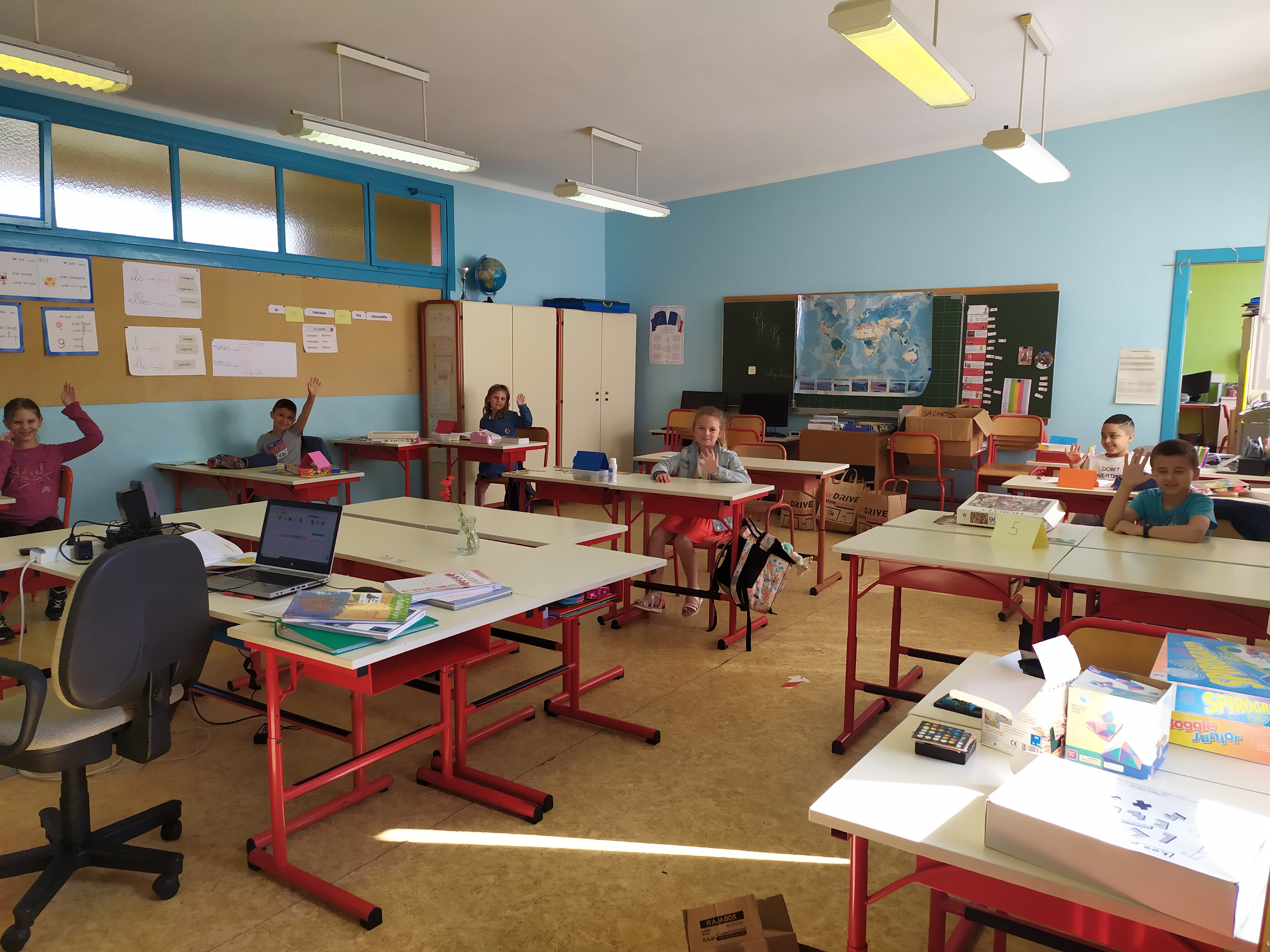 Covid-19 : les élèves de maternelle et primaire, retrouvent le chemin de l'école