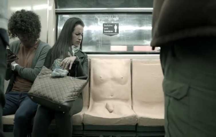 Des sièges réservés aux hommes dans le métro à Mexico