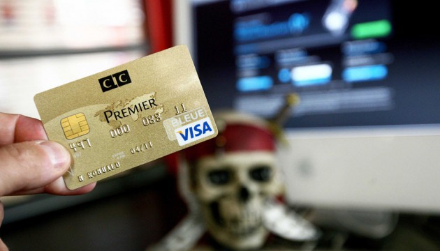 Deux personnes coincées pour vol de carte bleue