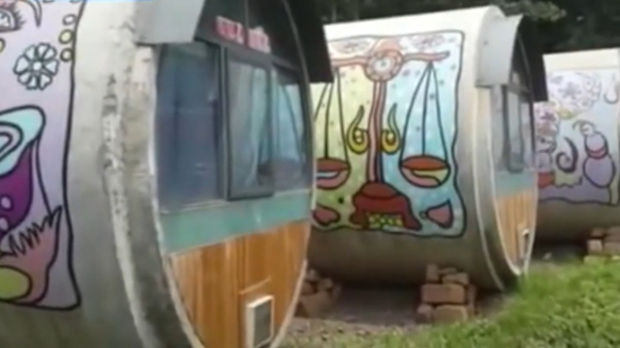 Dormez dans un tuyau géant